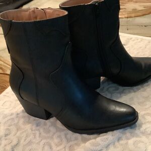 Wonderly Black Heeled Ankle Boots
